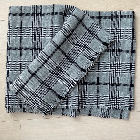 SOLD Gray Black Plaid Tartan Scarf Shawl Oversized - Picture 2 of 4